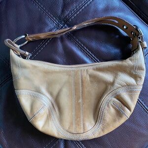 Vintage Coach hobo crescent shoulder bag. Camel.